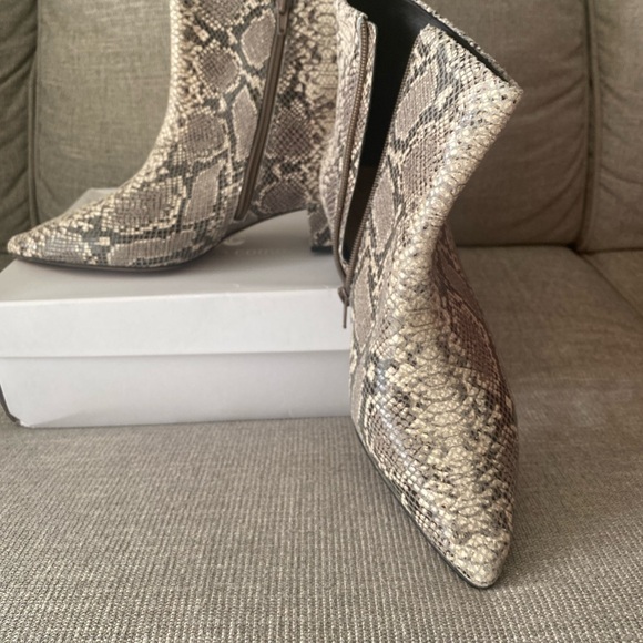 Corso Como Snake Print Leather Pointed Women Booties Shoes 10M Preowned - Picture 2 of 5